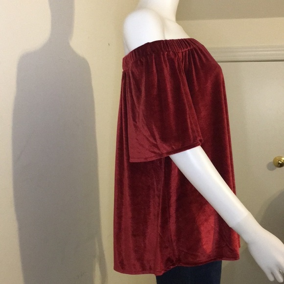 NWT Chelsea & Theodore Cold Shoulder Velour Top - Picture 5 of 10